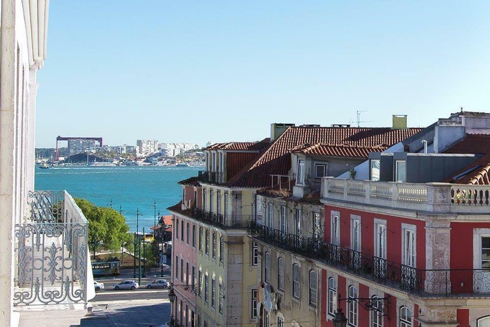 Luxury T.M. Flat With A View Appartamento Lisbona Esterno foto